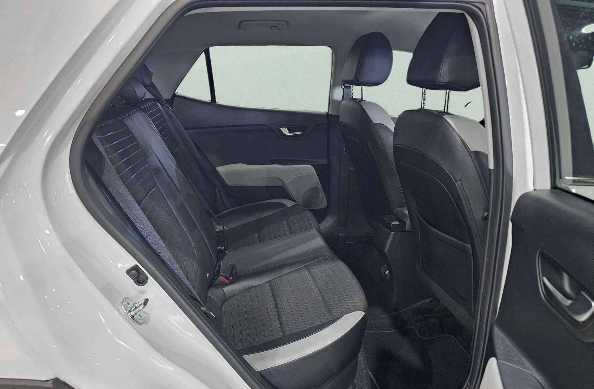 Kia Stonic 1.0 T-GDi MHEV Style Edition - foto 20