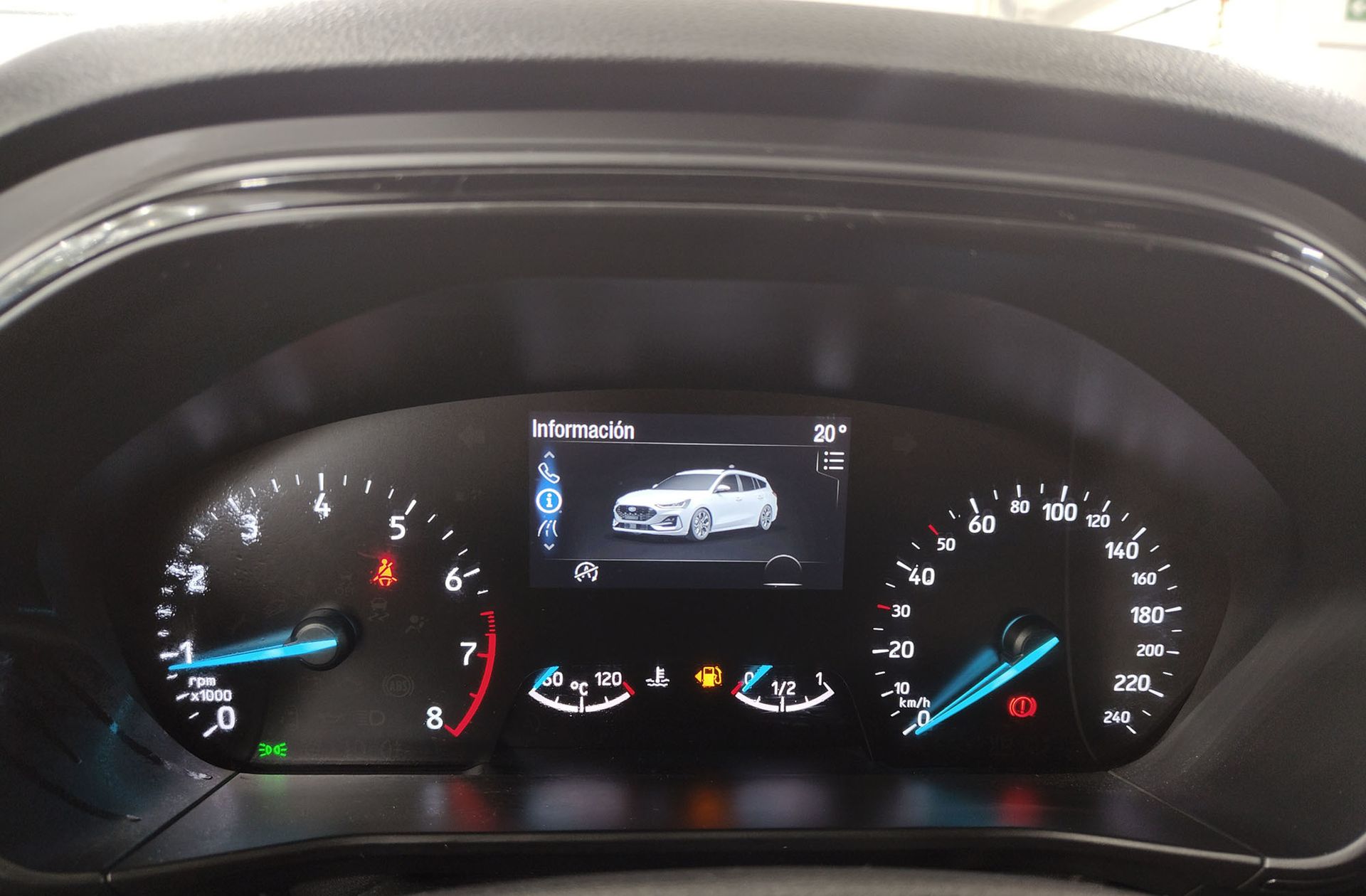 Ford Focus SportBreak 1.0 EcoBoost MHEV ST-Line - foto 23