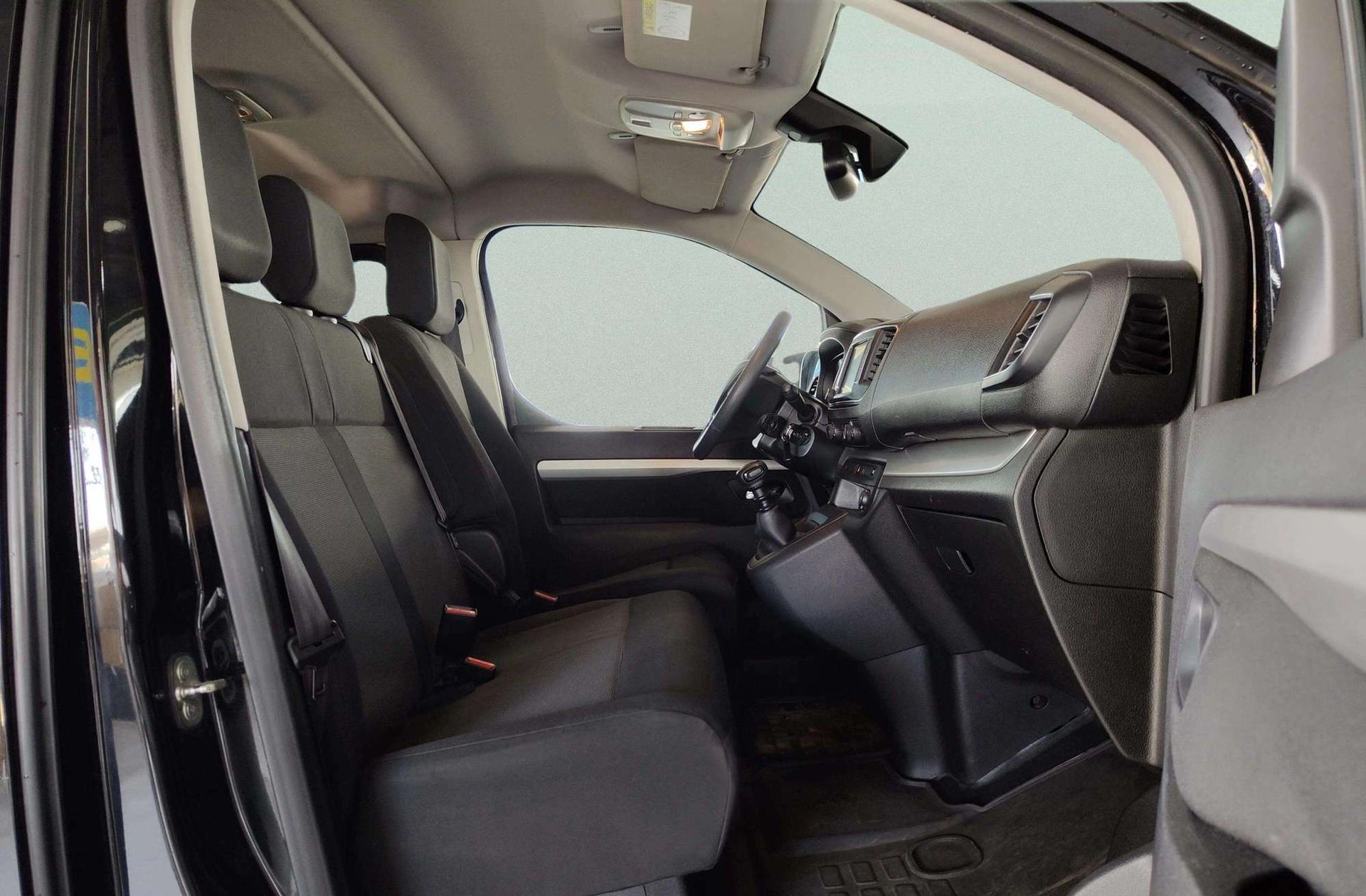 Peugeot Traveller 1.6 BlueHDi Business Standard 9 plazas - foto 16