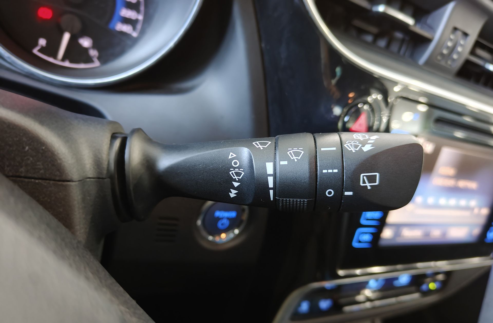 Toyota Auris 140H Touring Sports Active - foto 27