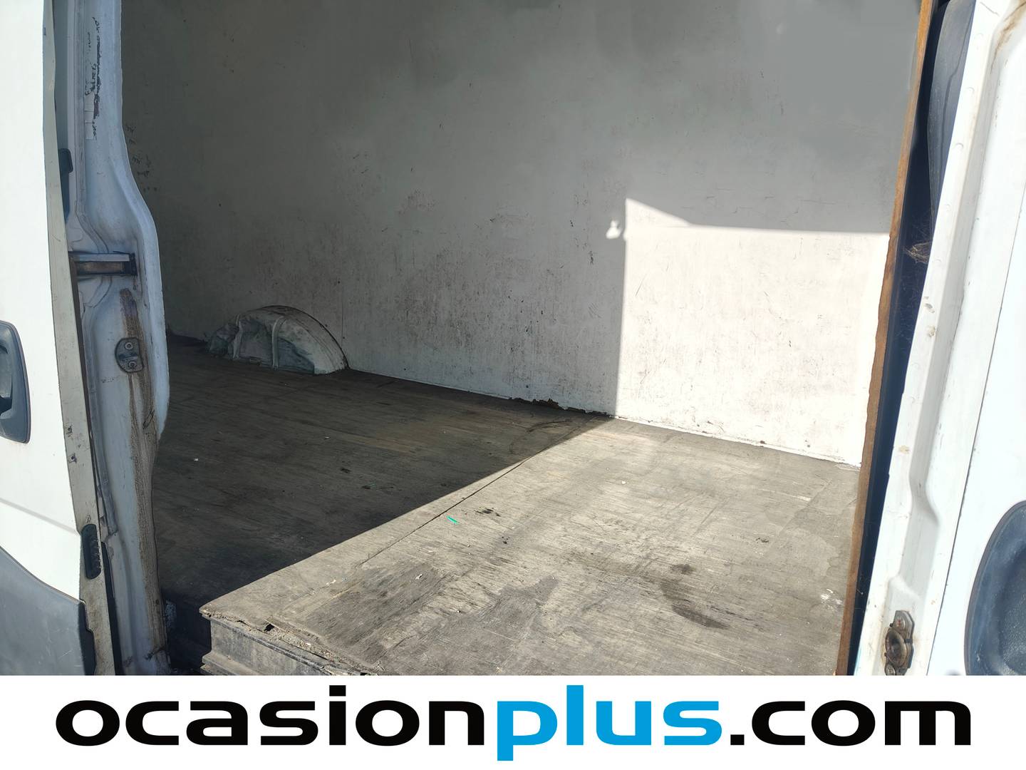 Fotos maletero Iveco Daily Iveco Daily Furgon 2.3 TD 35S 16S V 4100/H3 (156 CV)