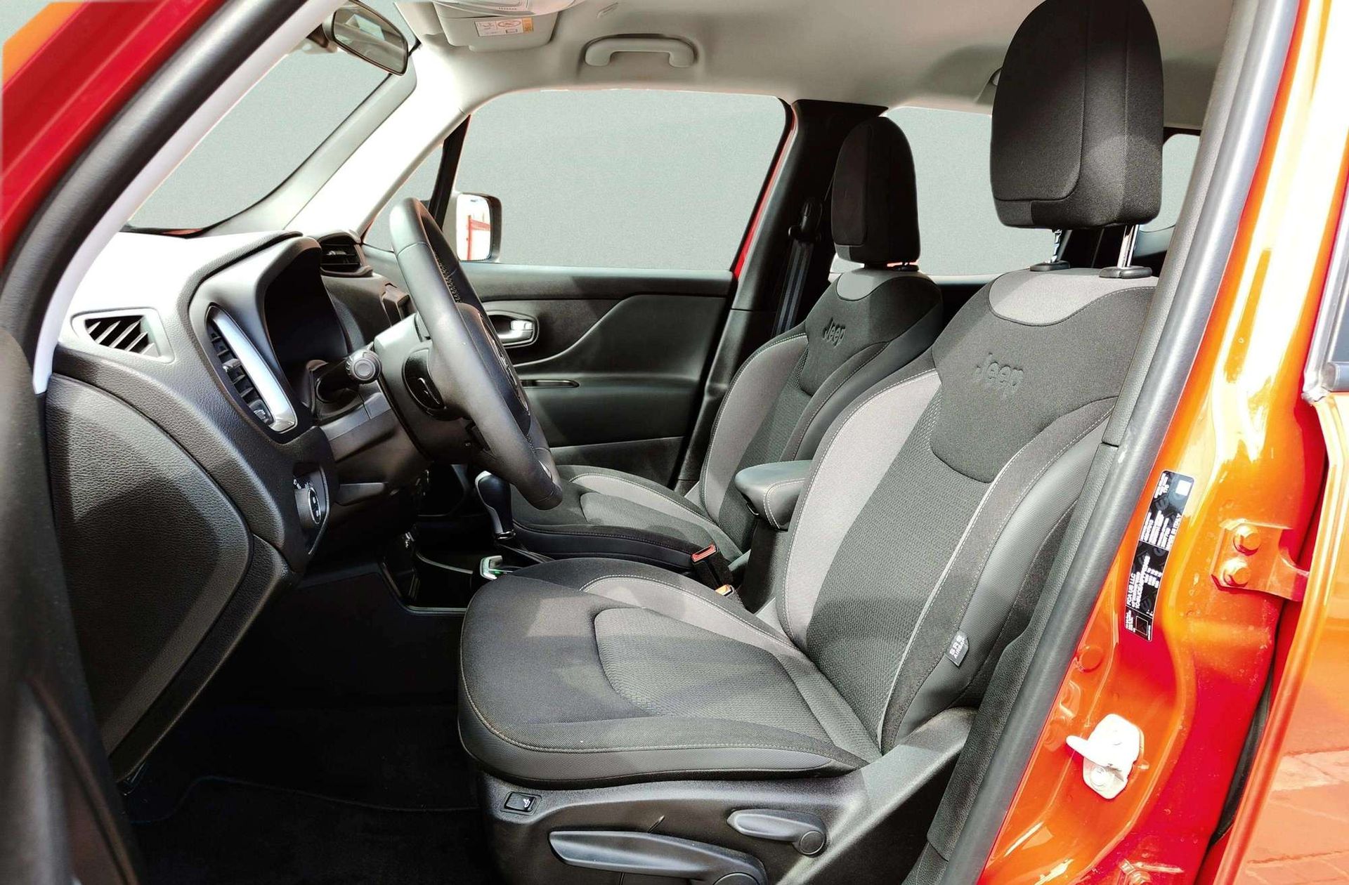 Jeep Renegade eHybrid 1.5 Limited ATX - foto 9