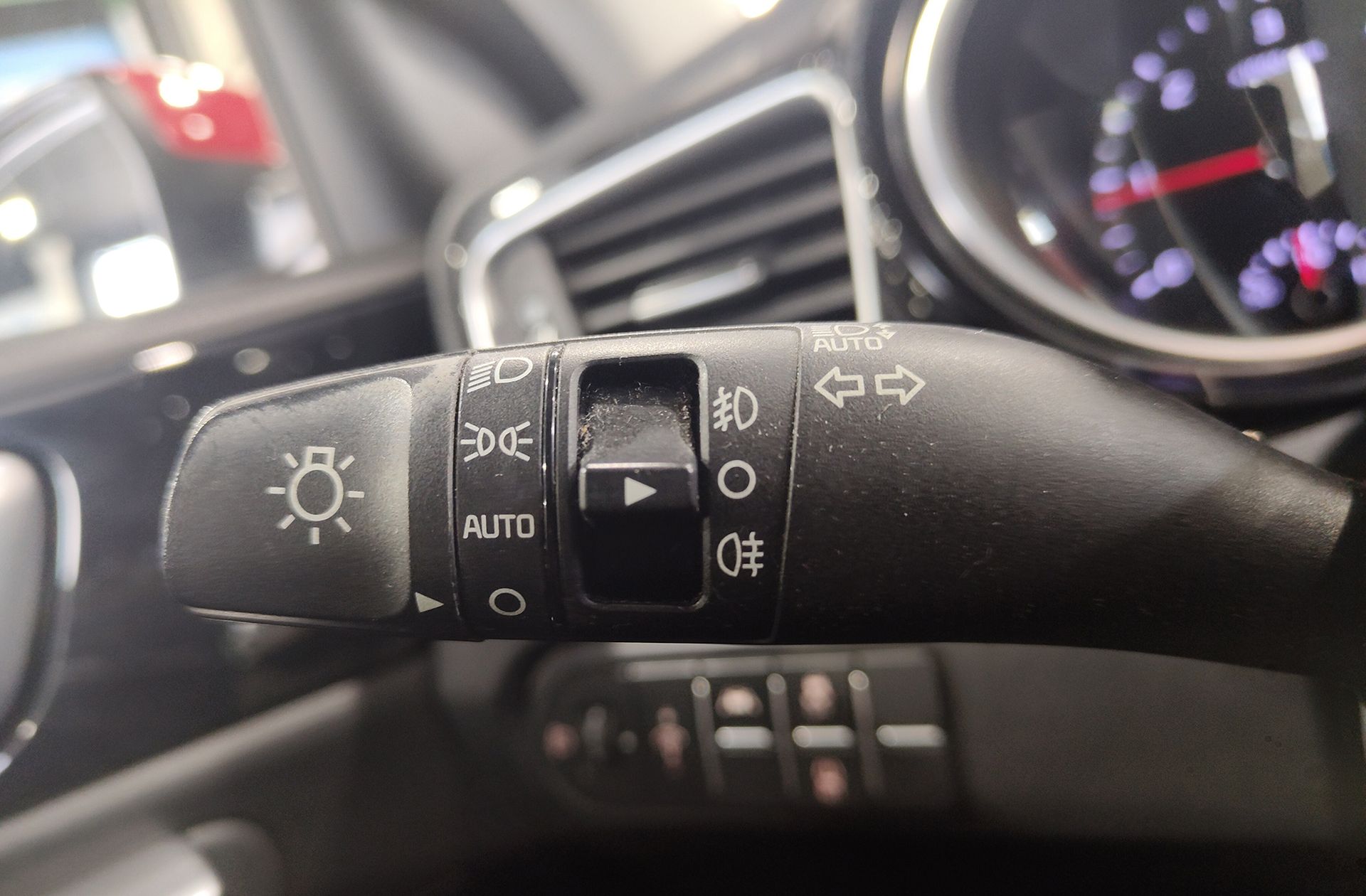 Kia Ceed 1.6 CRDi Tech - foto 25