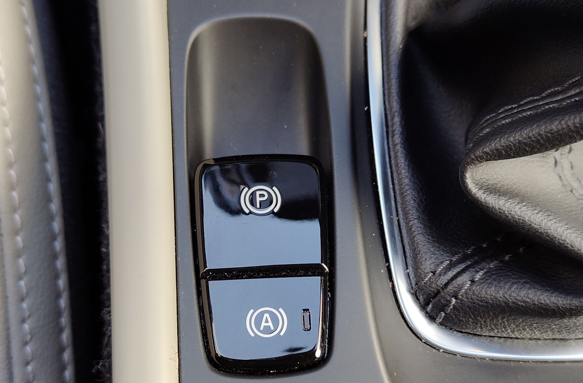 Volvo XC40 T3 Business Plus - foto 32