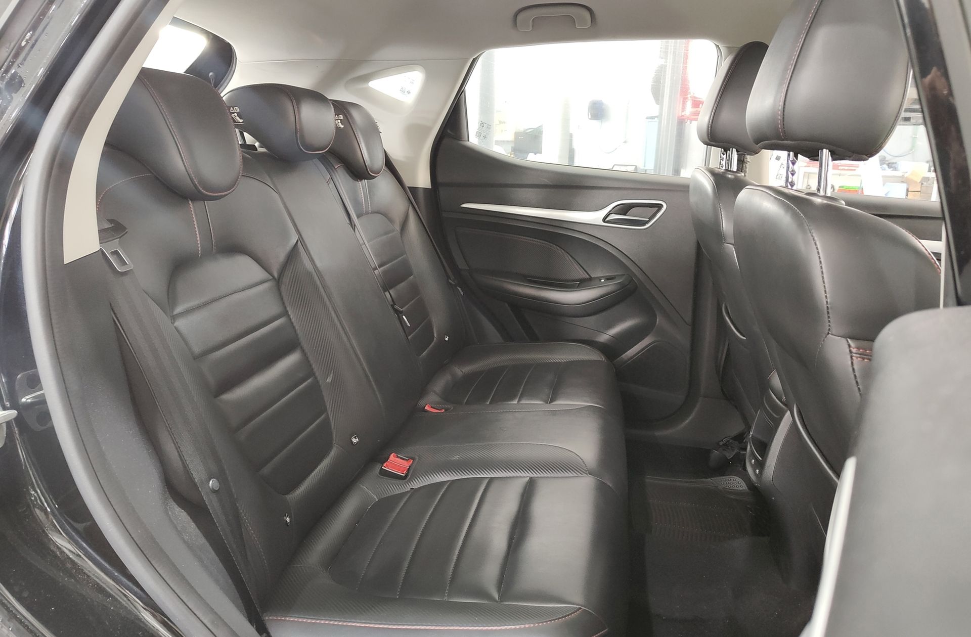 MG ZS 1.0T Luxury - foto 17