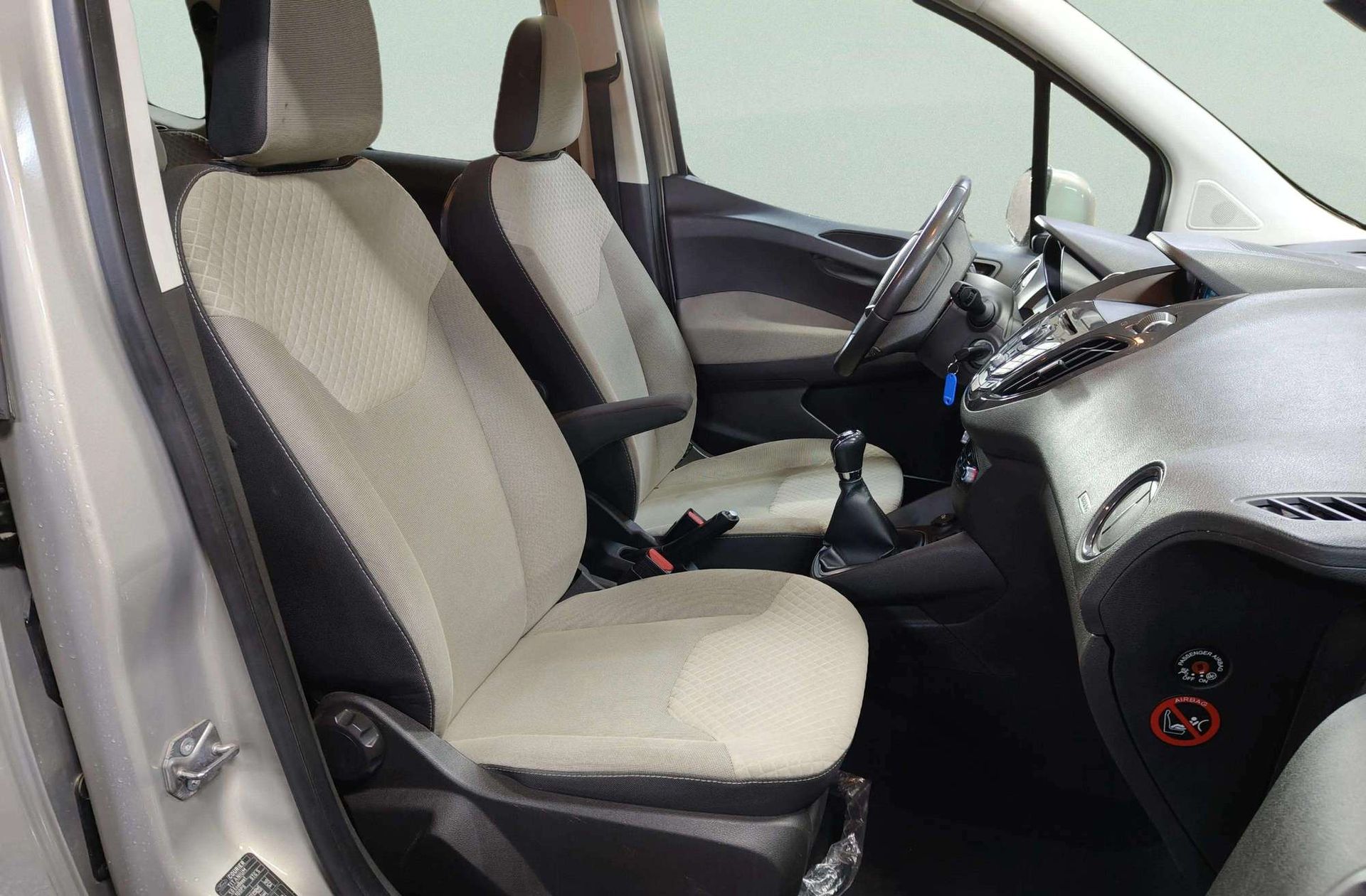 Ford Tourneo Courier 1.0 EcoBoost Titanium - foto 18