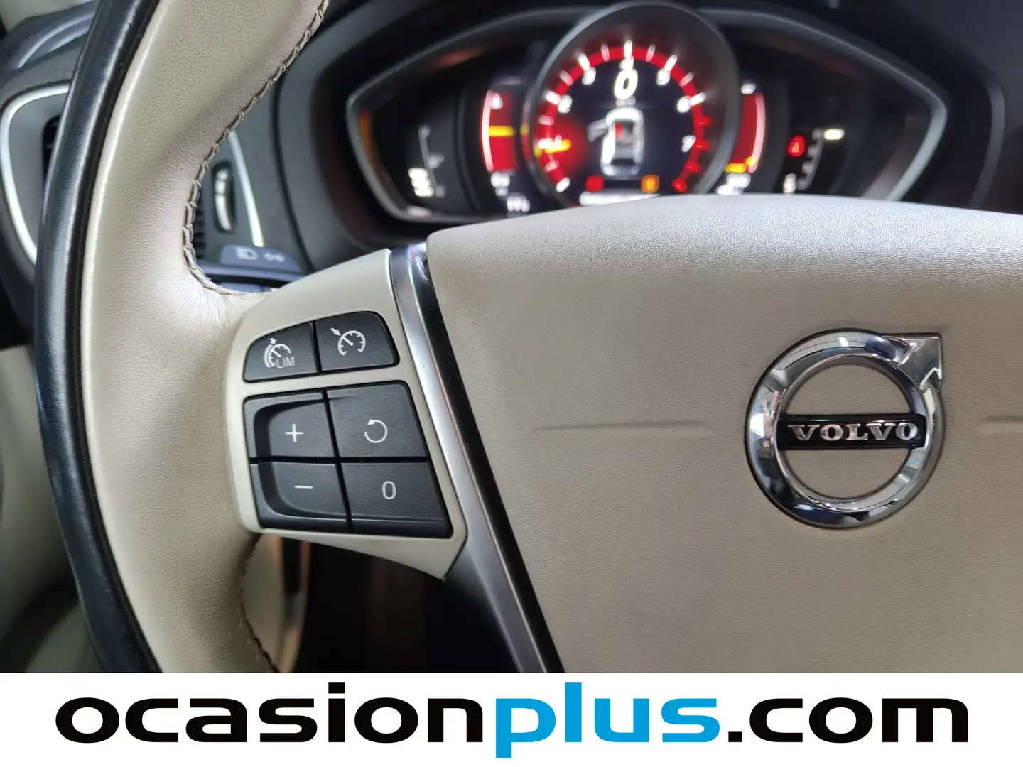 Foto Volvo V40 Cross Country Volvo V40 Cross Country Cross Country T3 Pro Auto  (152 CV)