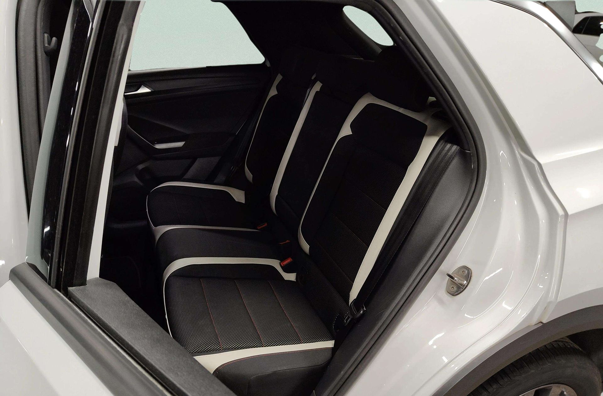 Volkswagen T-Roc Sport 1.6 TDI - foto 13