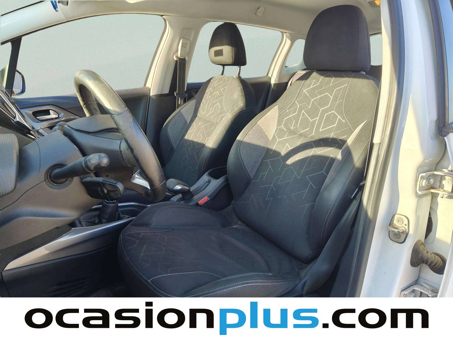 Foto asientos delanteros Peugeot 2008 Peugeot 2008 BlueHDi 100 S&S Active (100 CV)