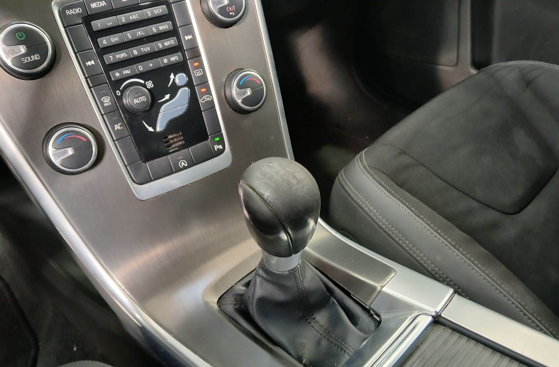 Volvo XC60 D3 Momentum - foto 5