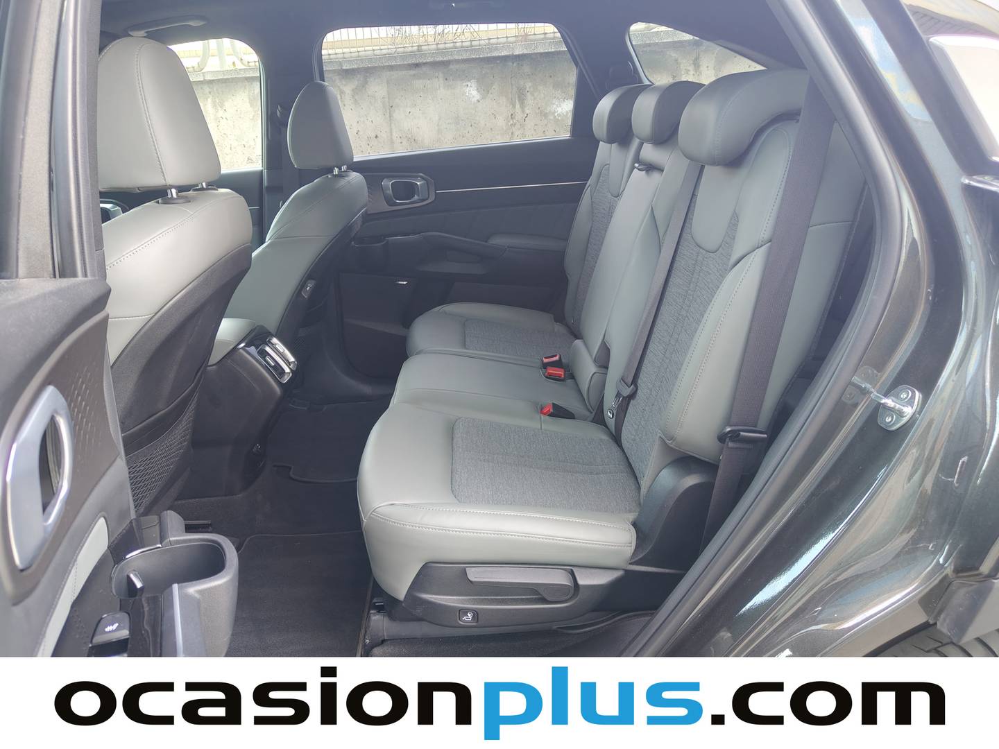 Foto asientos traseros KIA Sorento KIA Sorento 1.6 T-GDi PHEV Emotion 4x4 (252 CV) 7 Plazas