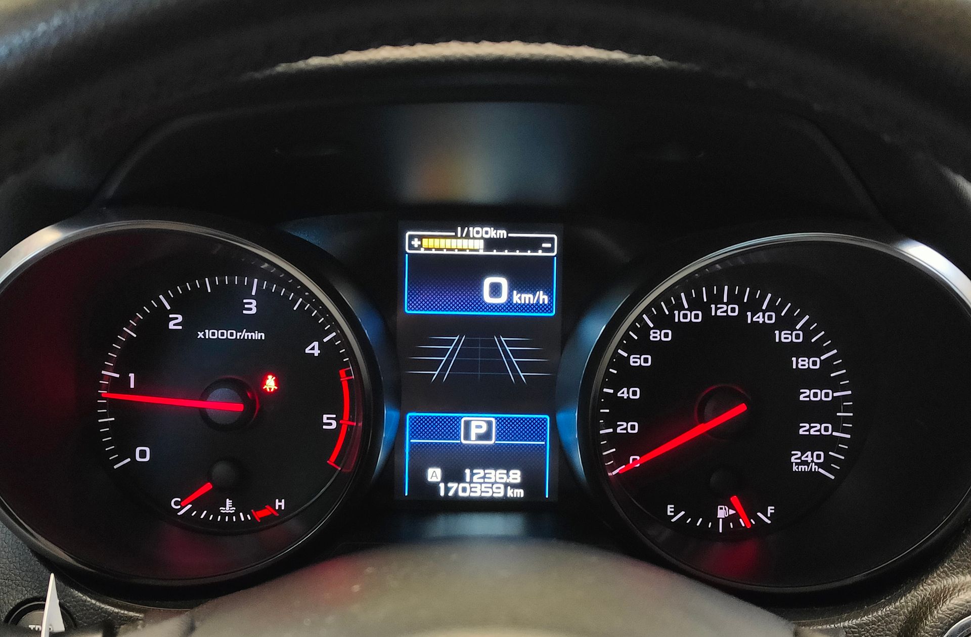 Subaru Outback 2.0 TD Executive Plus CVT Lineartron AWD - foto 24