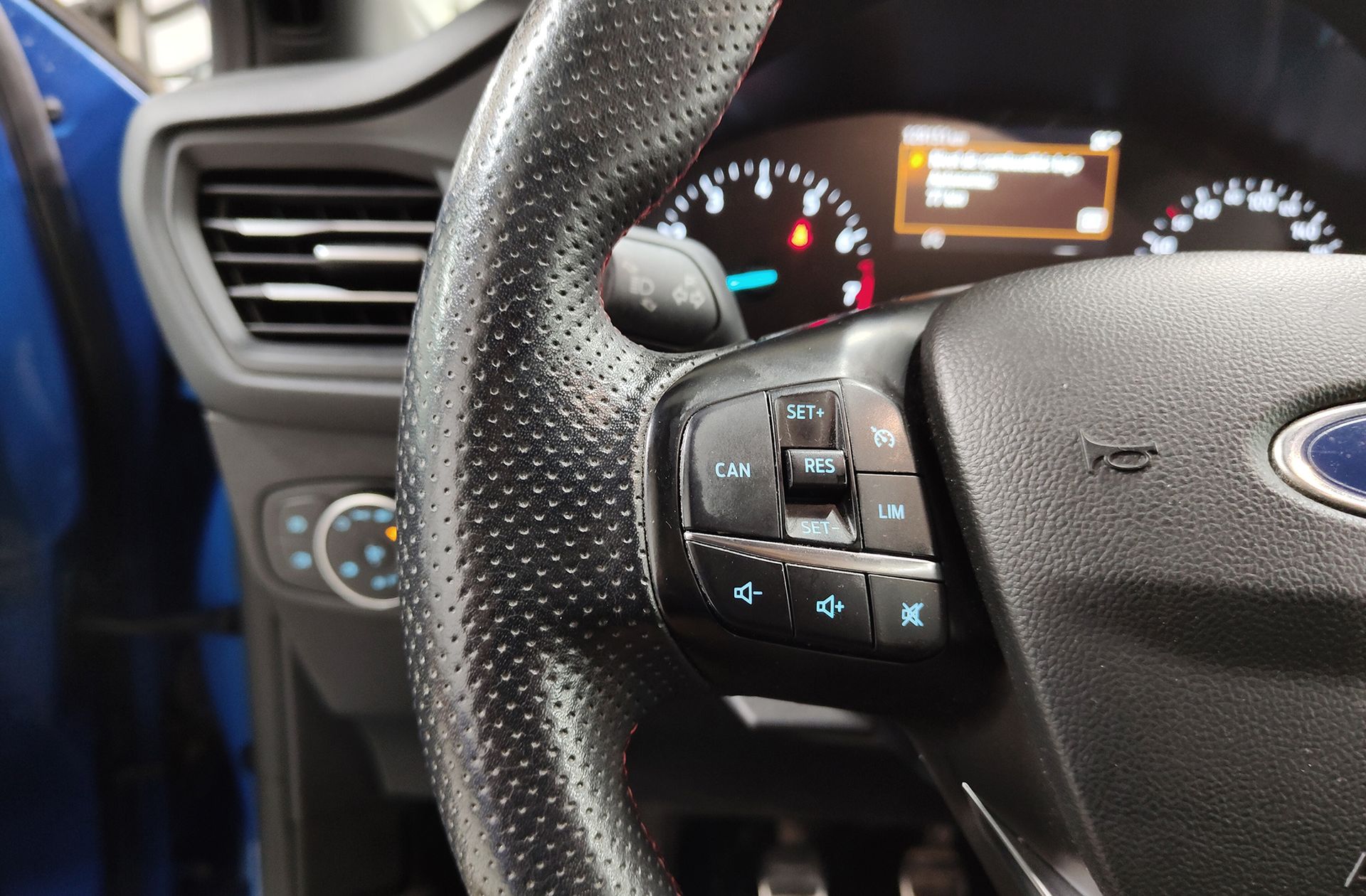 Ford Focus 1.0 EcoBoost MHEV ST-Line - foto 26