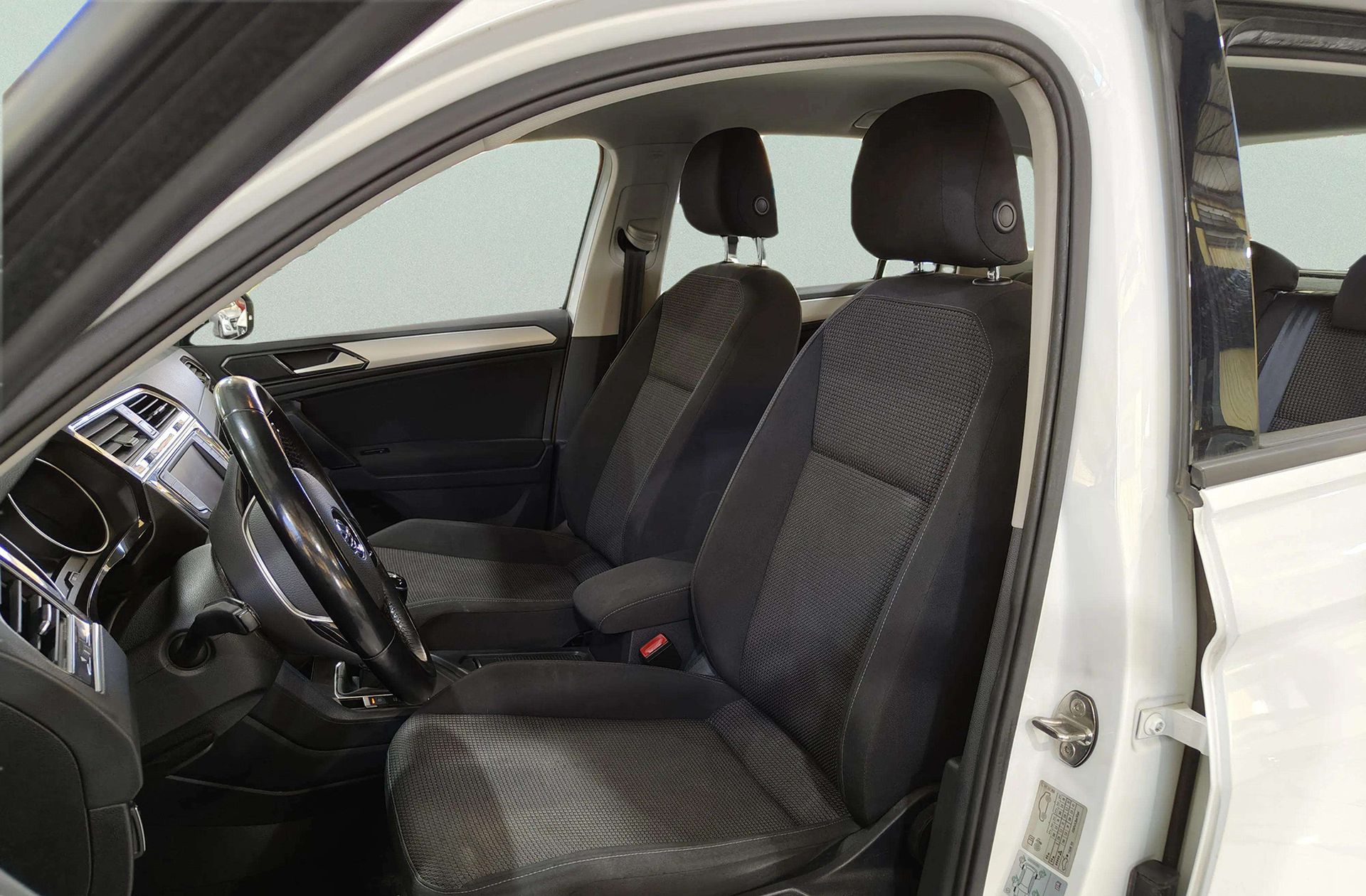 Volkswagen Tiguan Edition 1.4 TSI BMT - foto 13
