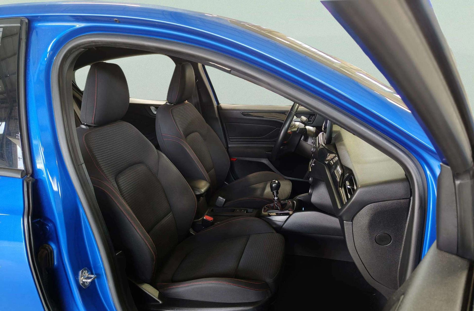 Ford Focus 1.0 EcoBoost ST-Line - foto 17