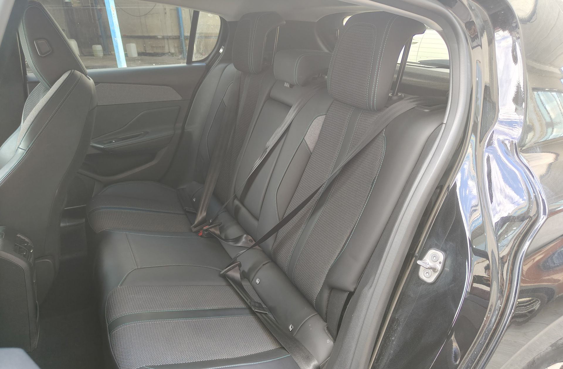 Peugeot 308 Allure BlueHDi 130 EAT8 - foto 11