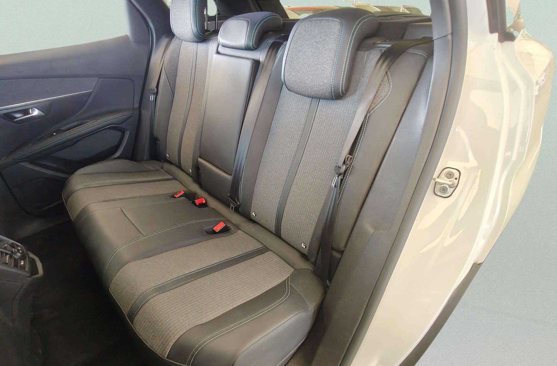 Peugeot 3008 300 Allure Pack e-EAT8 - foto 12