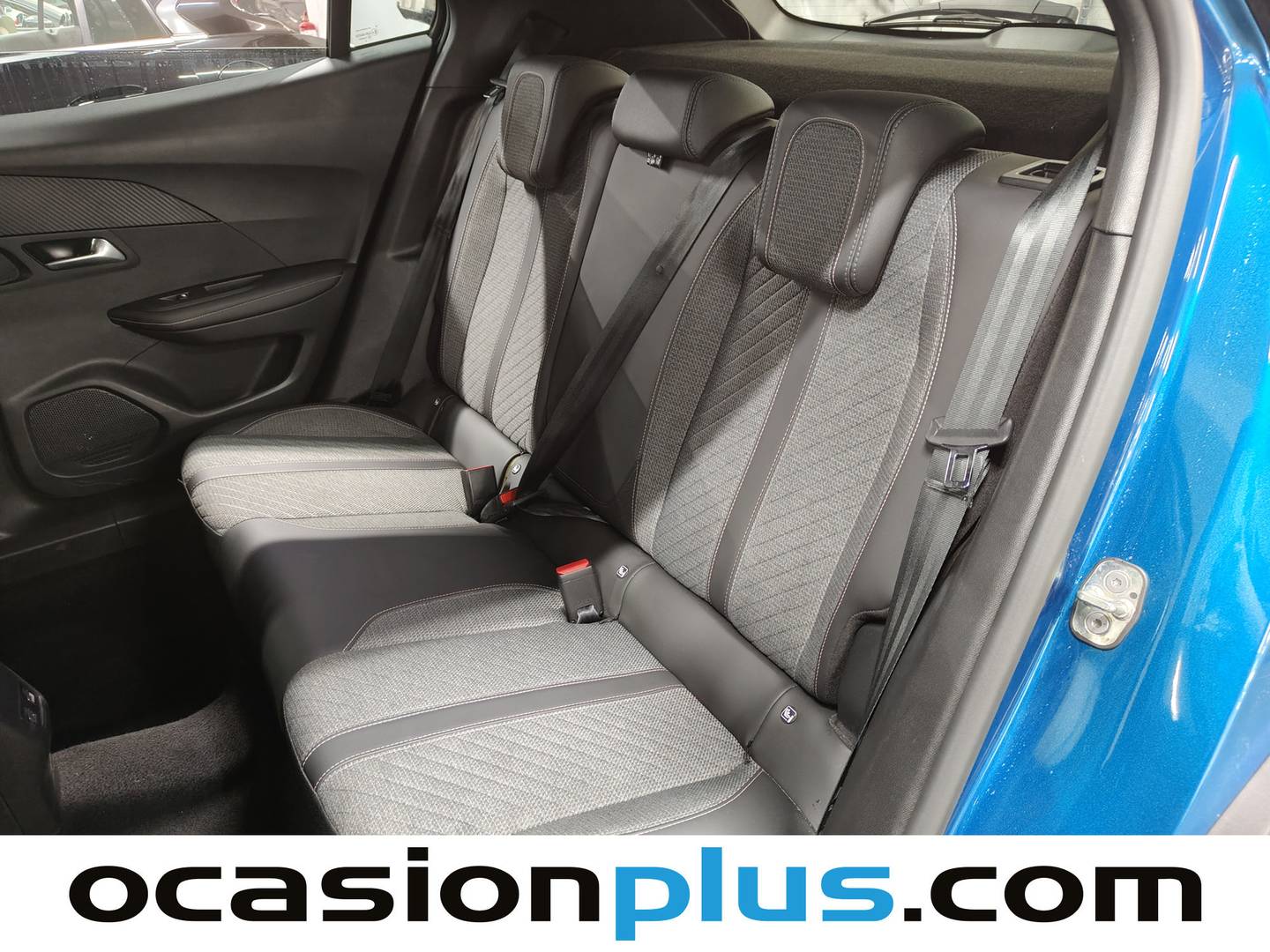 Foto Peugeot 2008 Peugeot 2008 Allure Hybrid eDCS6 (136 CV)