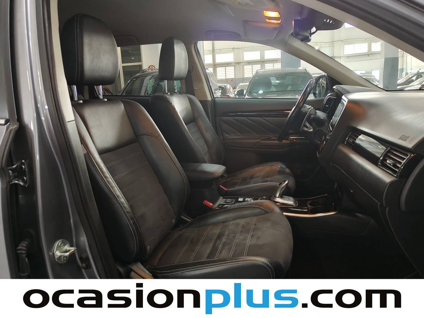 Foto Mitsubishi Outlander Mitsubishi Outlander 2.0 PHEV Kaiteki 4WD Auto (203 CV)