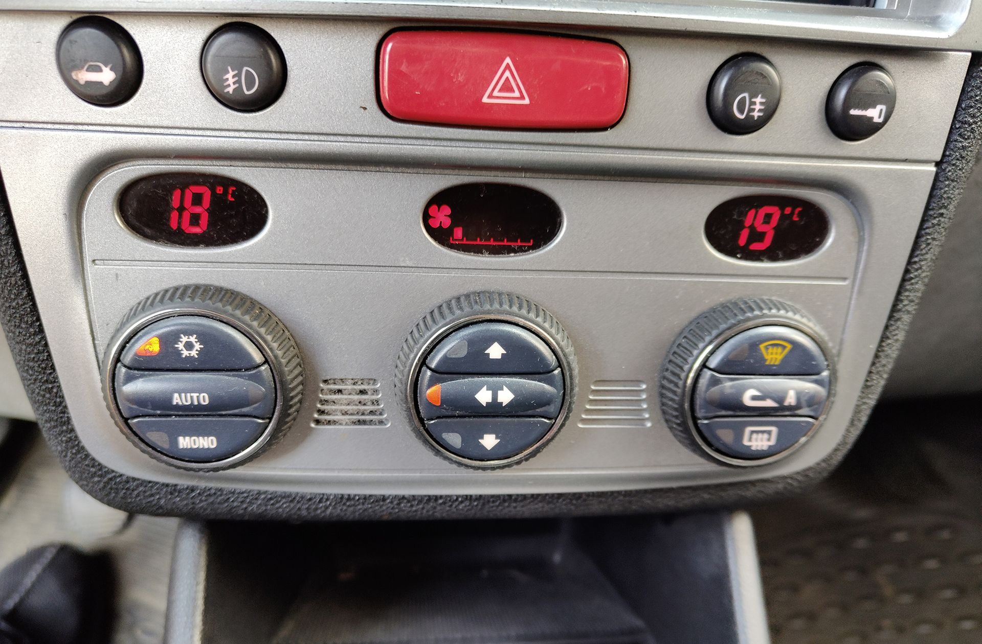 Alfa Romeo 147 1.6 TS Progression - foto 22