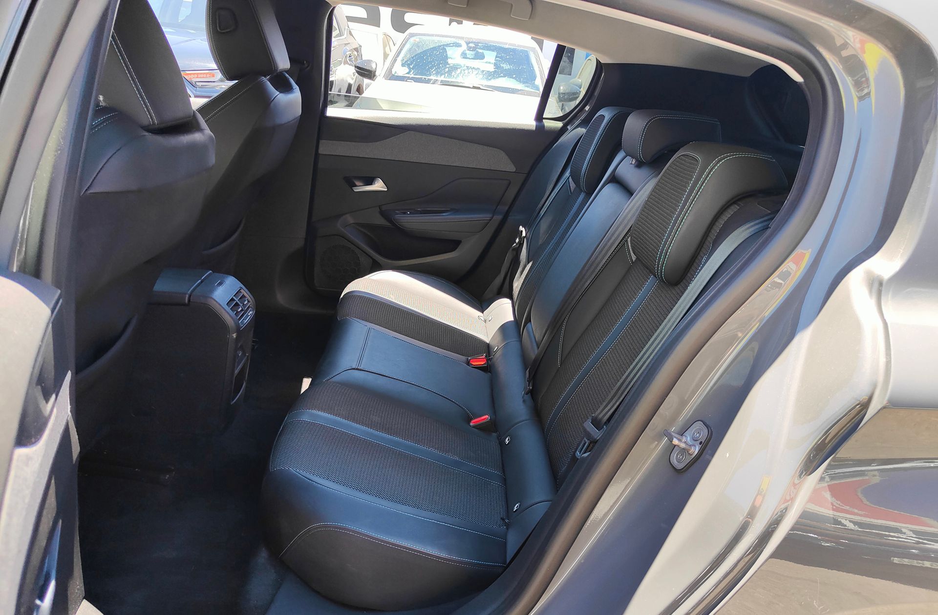 Peugeot 308 BlueHDi 130 Allure EAT8 - foto 12