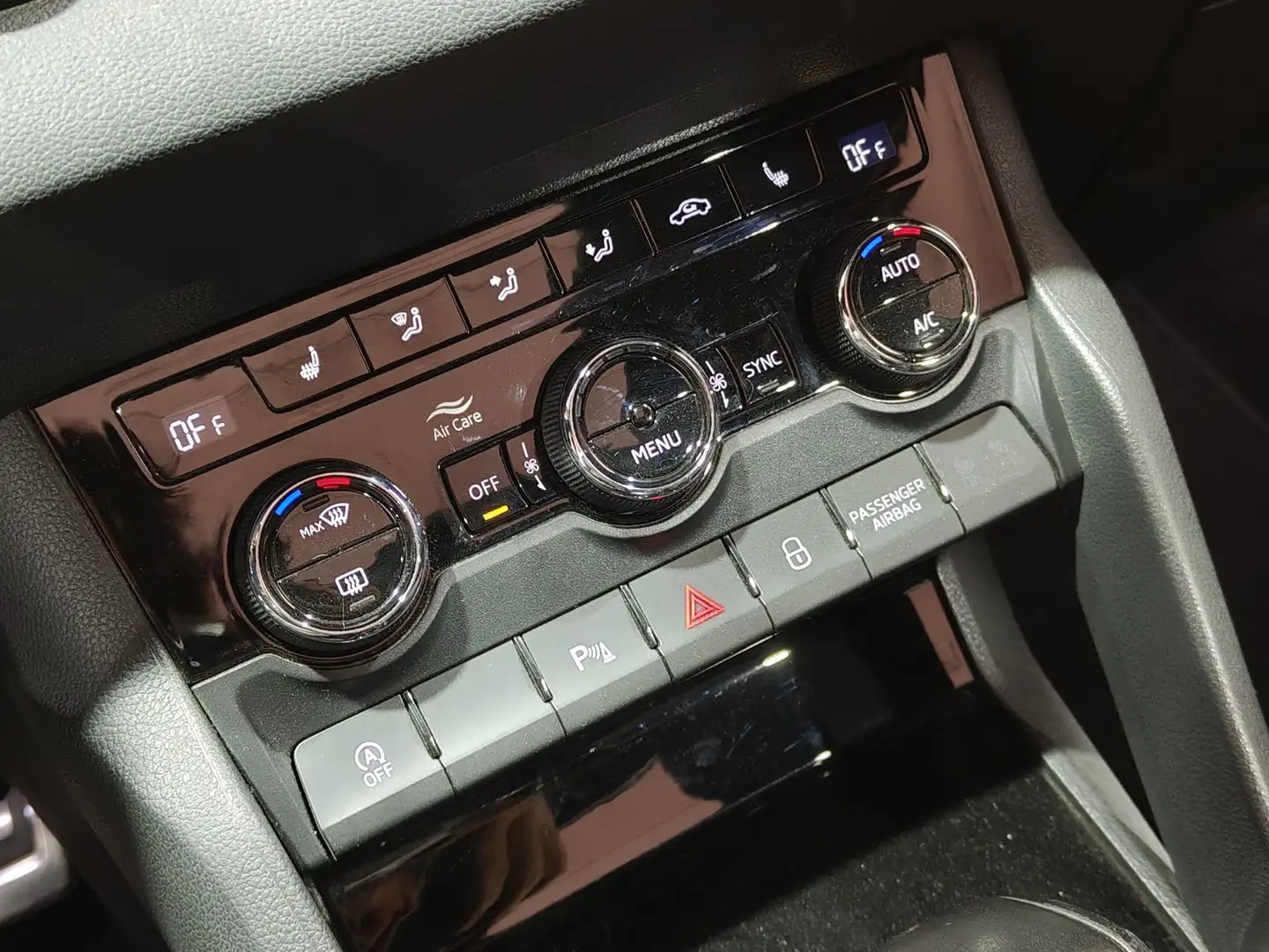 Foto Skoda Karoq Skoda Karoq 1.5 TSI ACT Sportline DSG (150 CV)