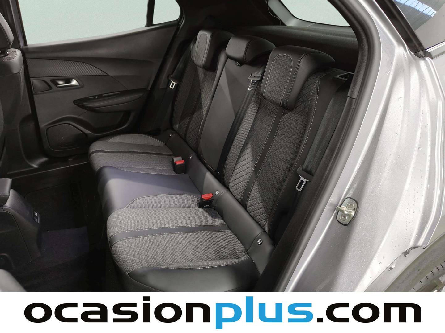 Foto asientos traseros Peugeot 2008 Peugeot 2008 Allure Hybrid eDCS6 (145 CV)