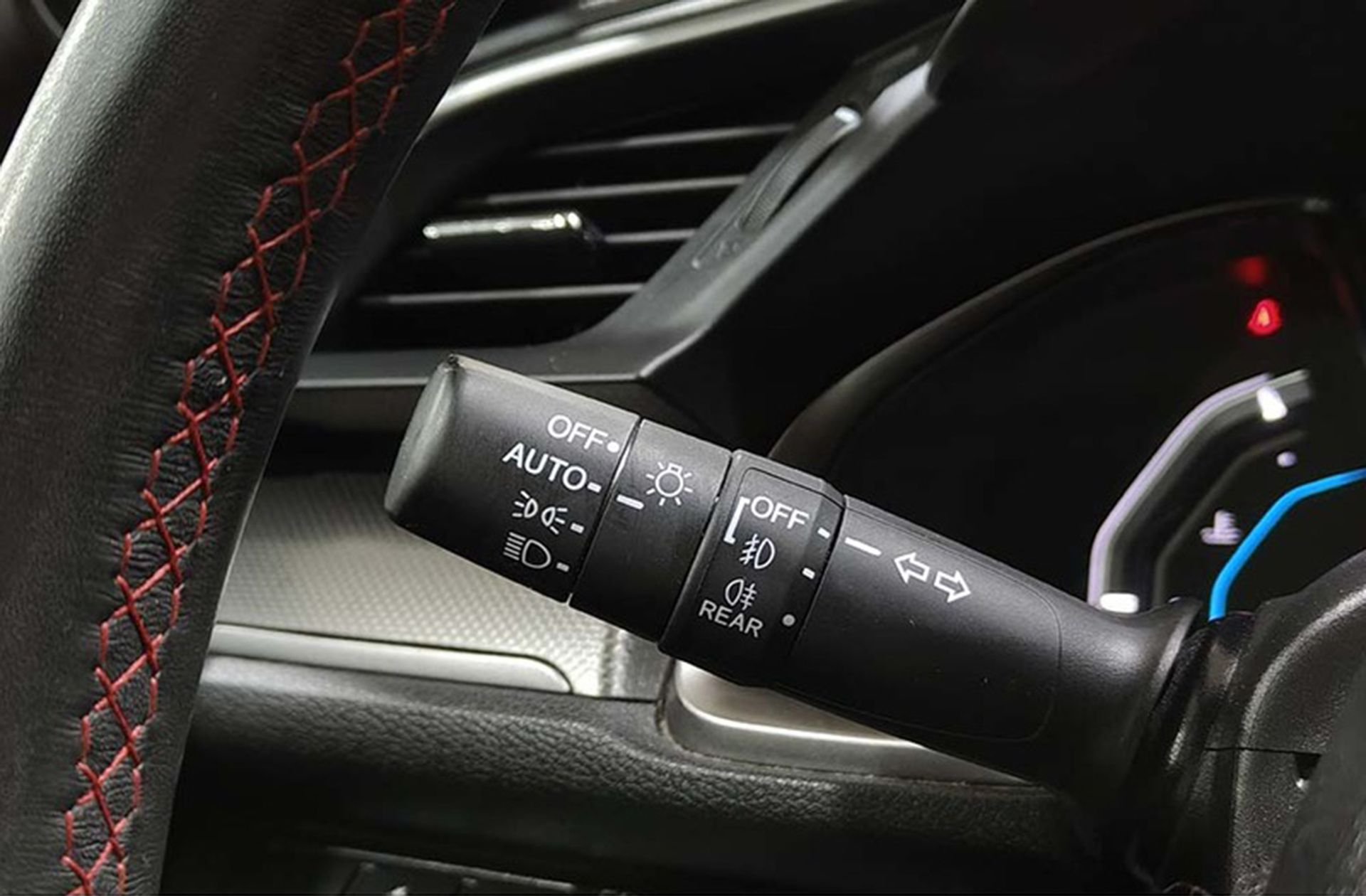 Honda Civic 1.0 I-VTEC Turbo Dynamic Nav CVT - foto 24