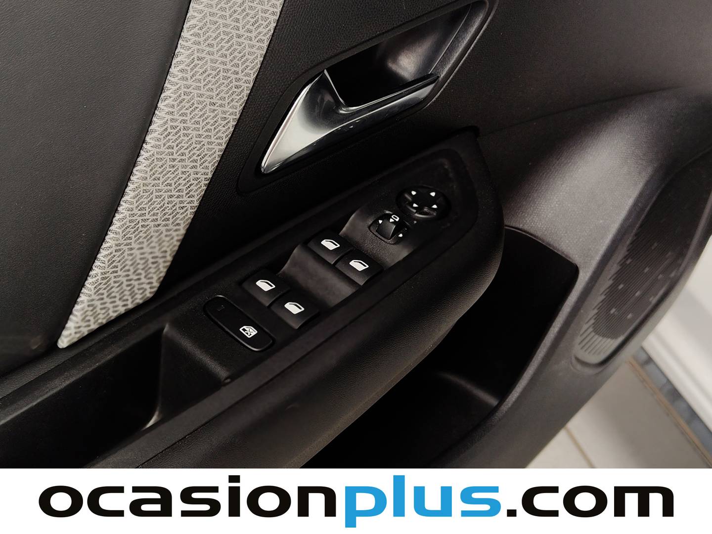 Foto Citroën C4 X Citroen C4 X 1.2 PureTech 130 S&S Shine EAT8 (131 CV)