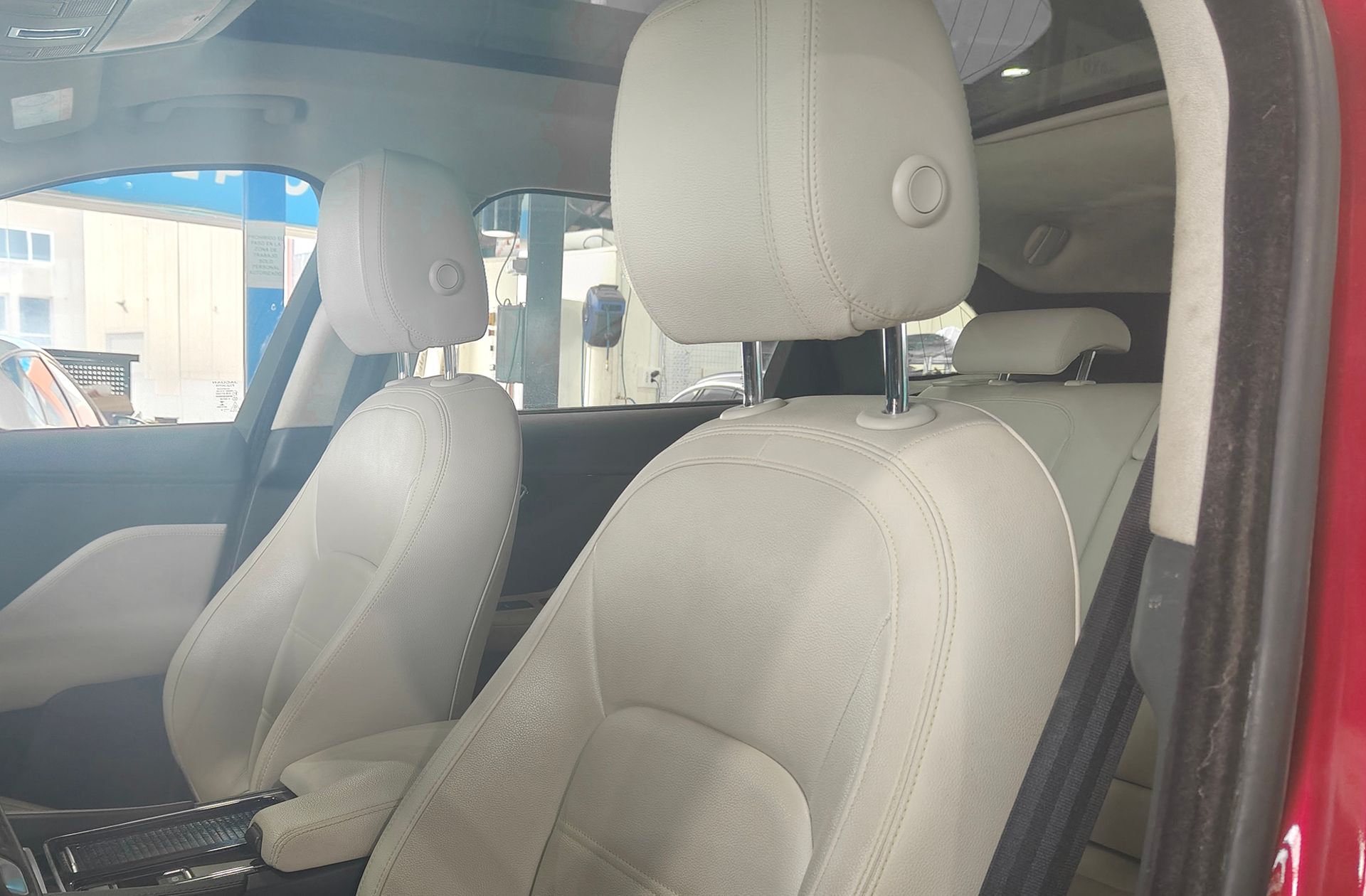 Jaguar F-Pace 2.0T i4 Prestige AWD - foto 9