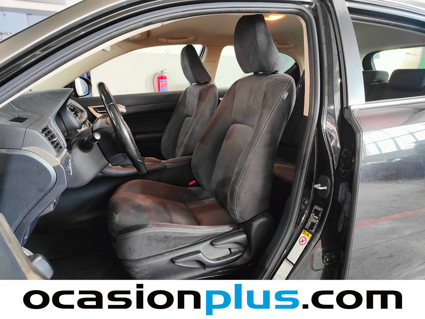 Foto asientos delanteros Lexus CT Lexus CT 200h Black & Grey Edition (136 CV)