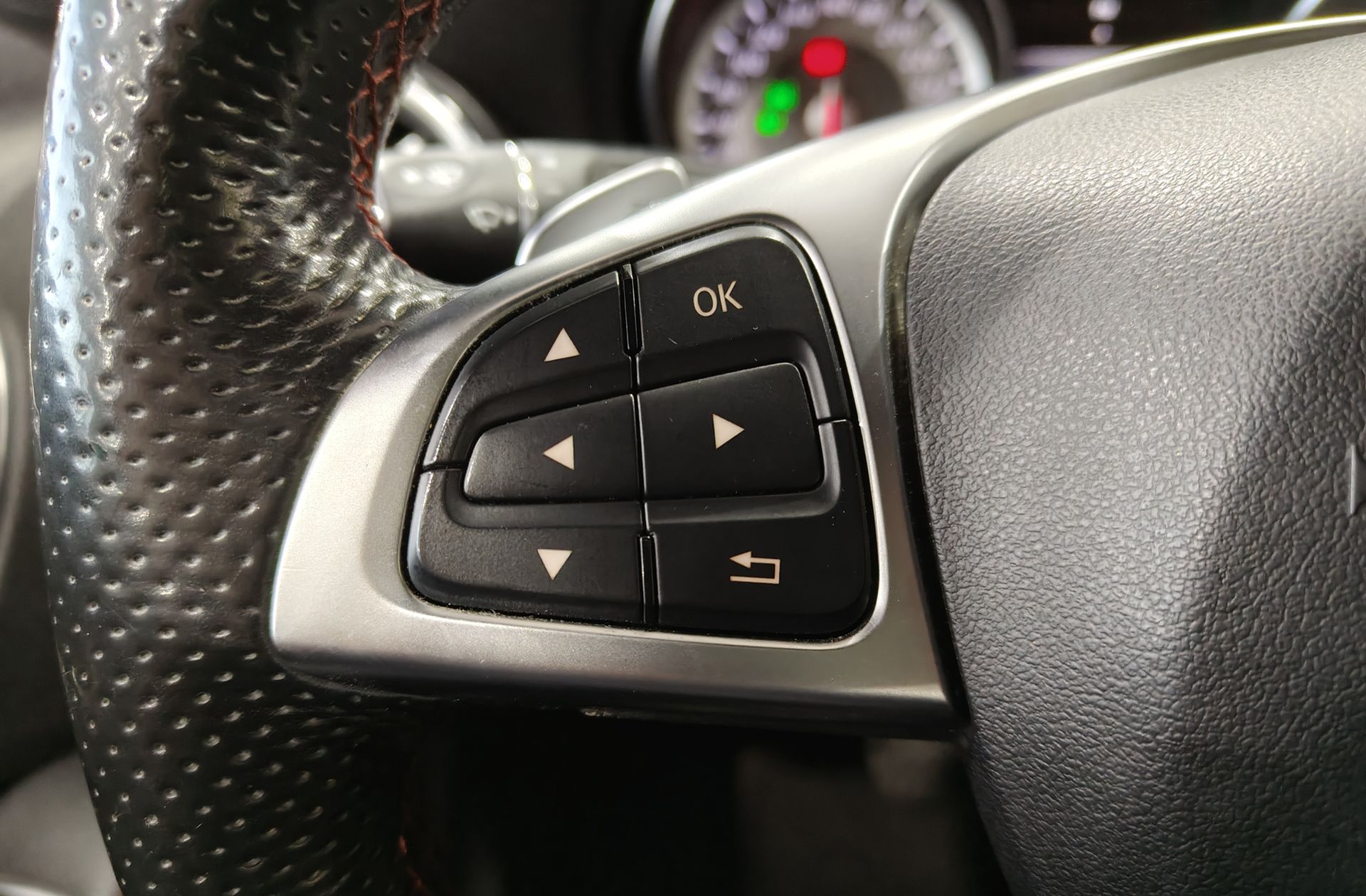 Mercedes-Benz GLA 220 d AMG Line 4Matic - foto 28