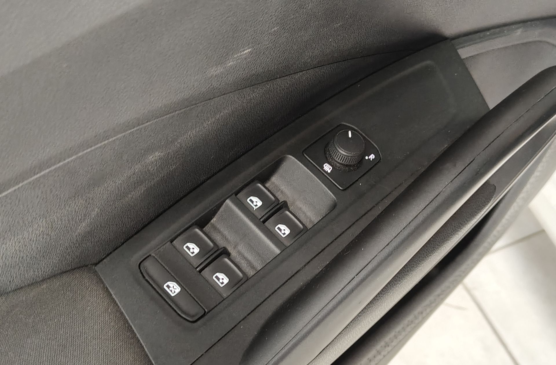 Škoda Fabia 1.0 TSI Selection - foto 32