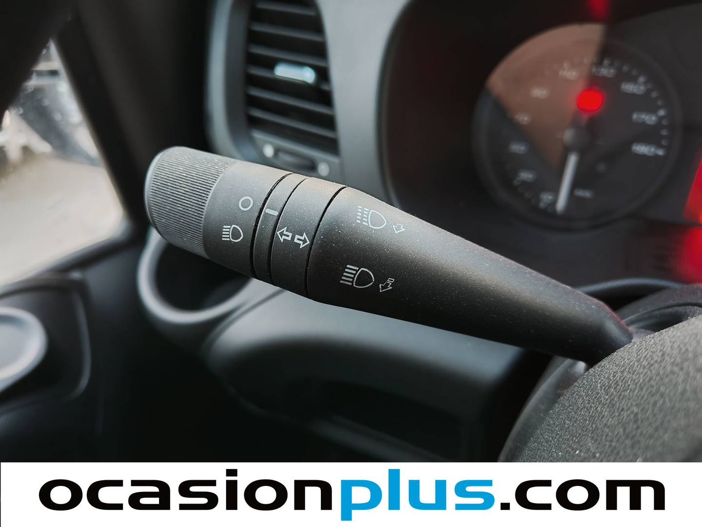 Extras y acabados del Iveco Daily Iveco Daily Furgon 35S 16 V 3520L/H2 (156 CV)