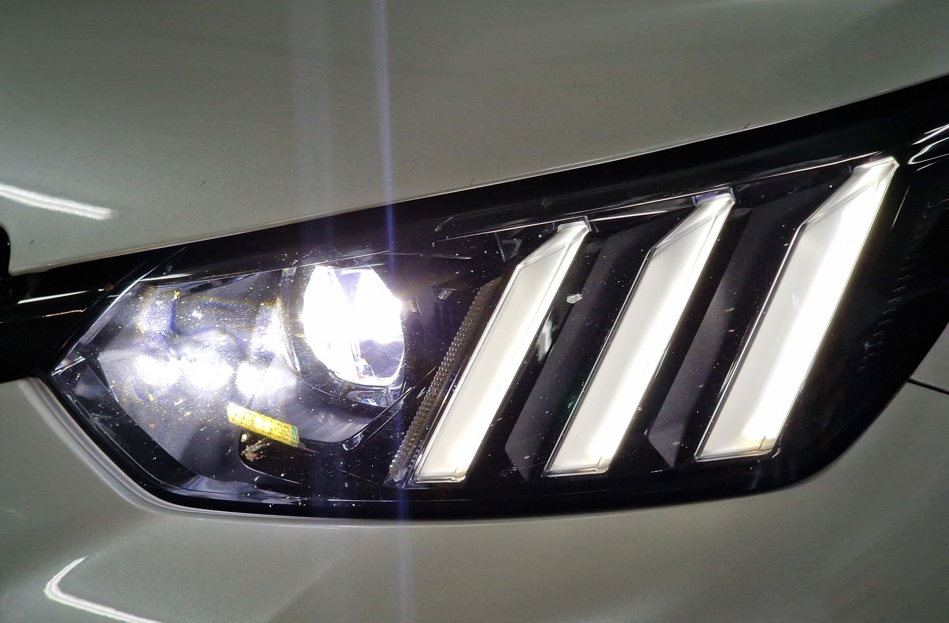 Peugeot 2008 PureTech 130 GT EAT8 - foto 18