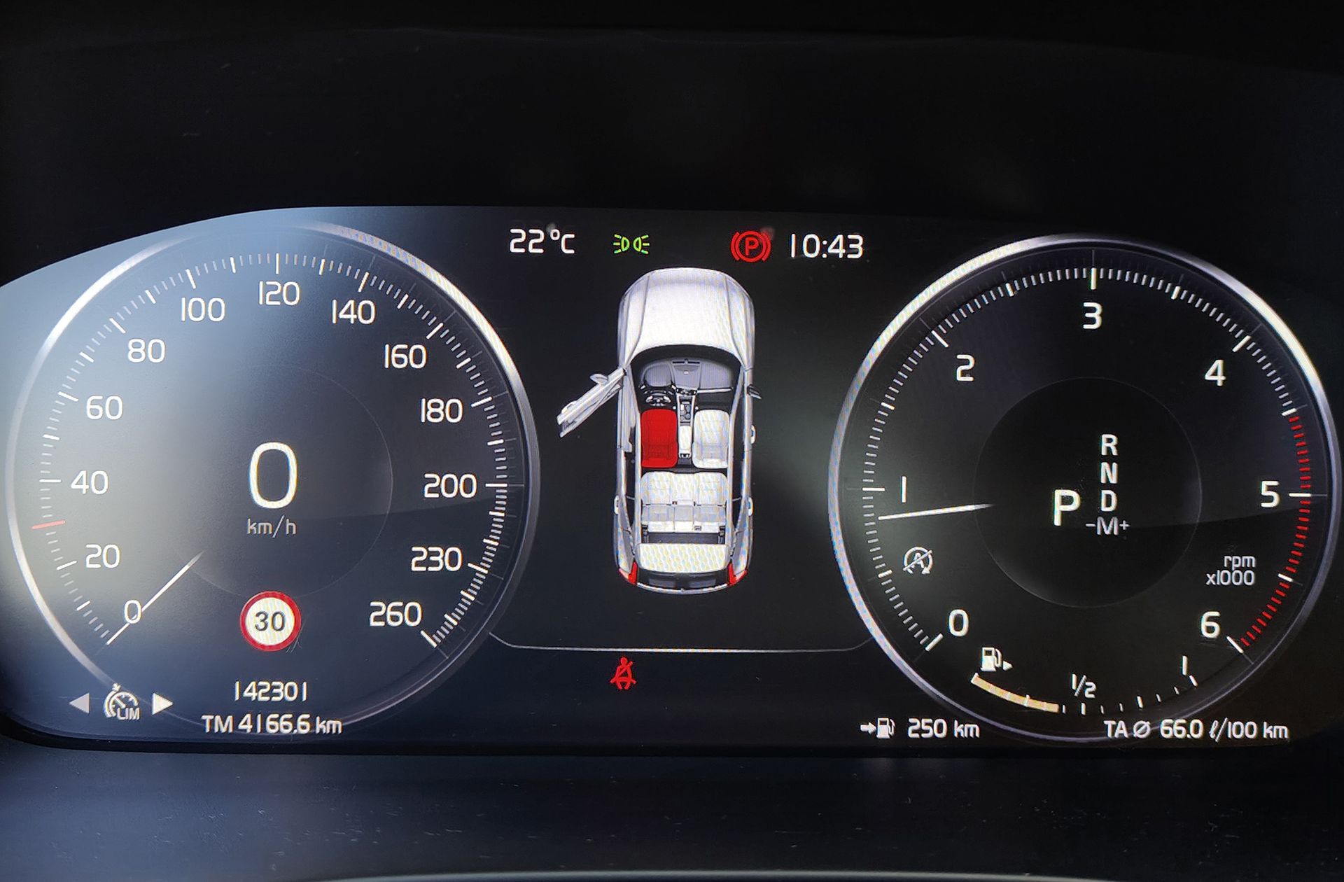 Volvo XC40 D4 AWD - foto 26
