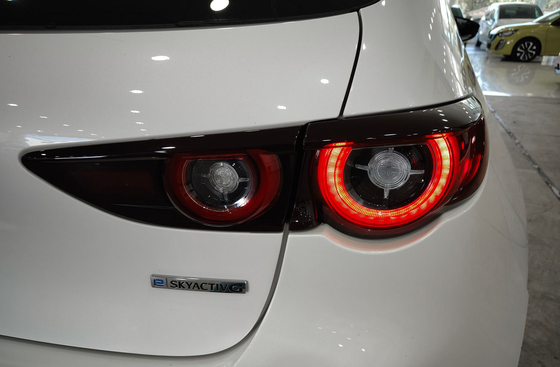 Mazda Mazda3 2.0 e-SKYACTIV-G Homura - foto 19