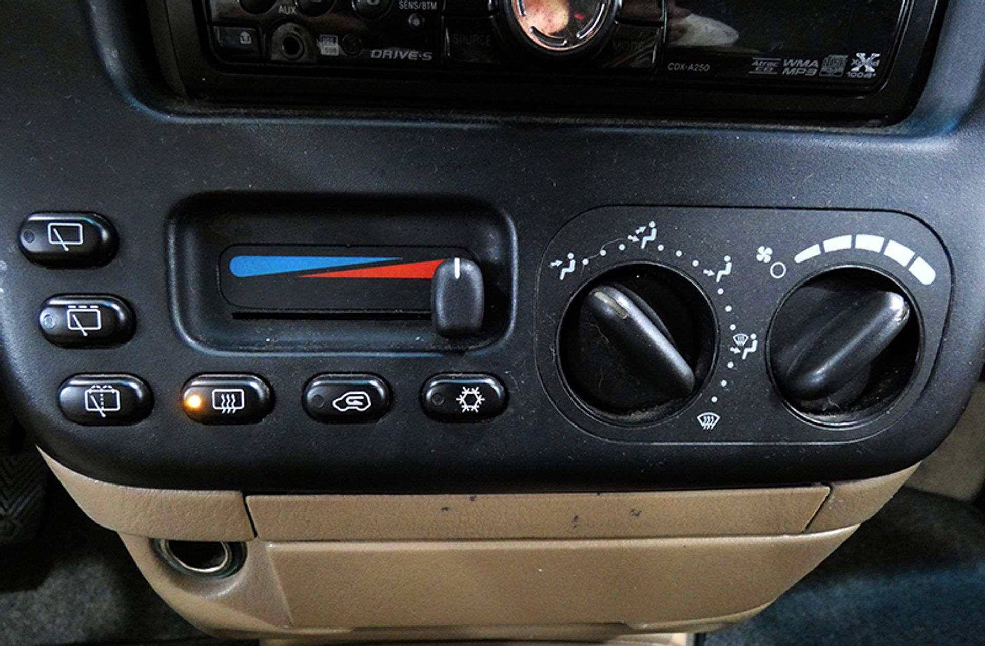 Chrysler Voyager 2.4 SE - foto 10