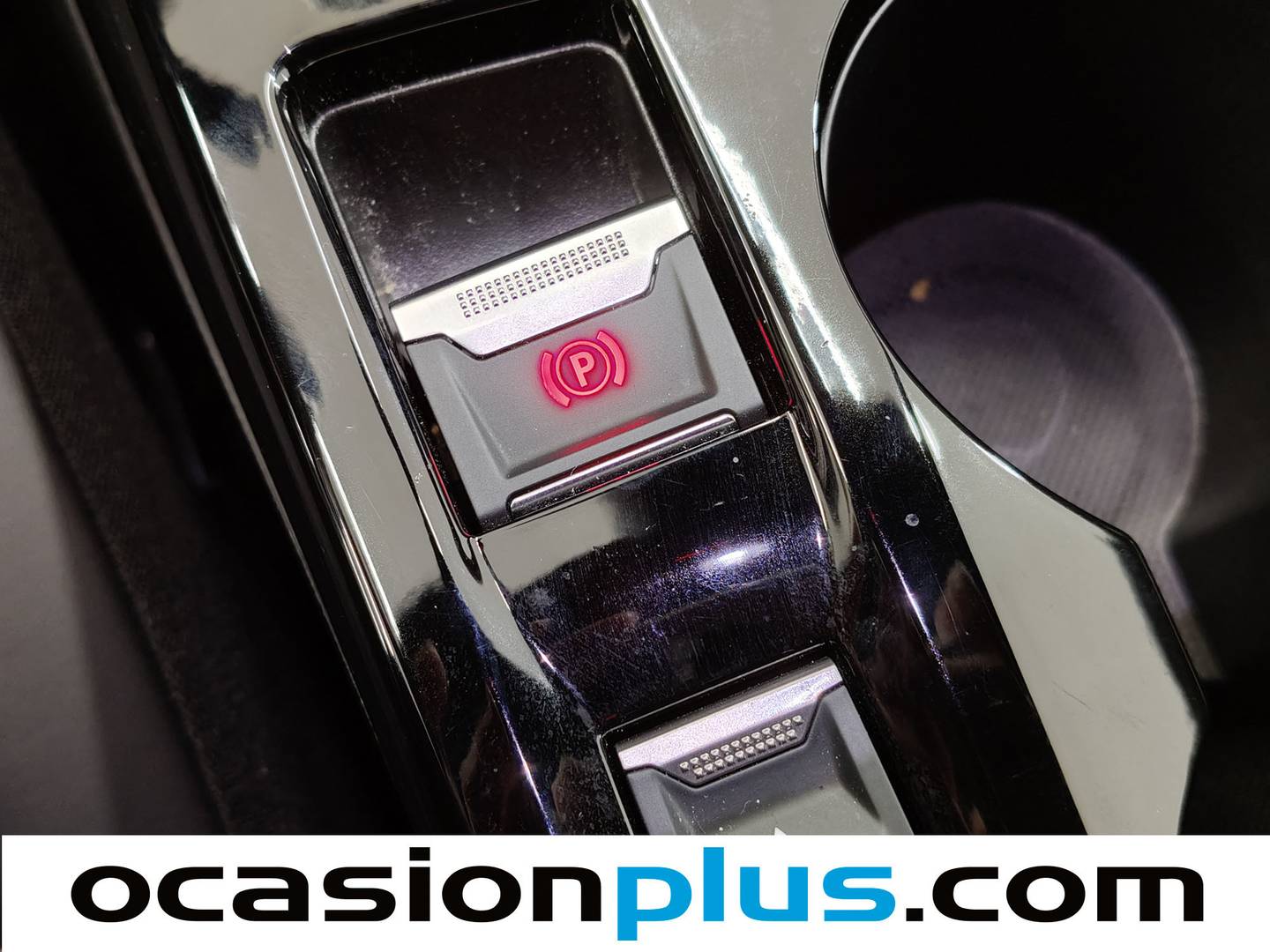 Foto Peugeot 2008 Peugeot 2008 Allure Hybrid eDCS6 (145 CV)