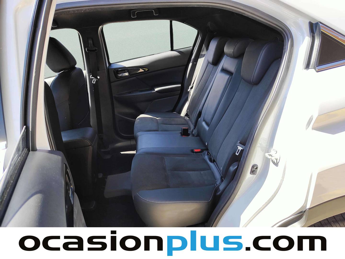 Foto asientos traseros Mitsubishi Eclipse Cross Mitsubishi Eclipse Cross 2.4 PHEV Kaiteki 4WD Auto (188 CV)