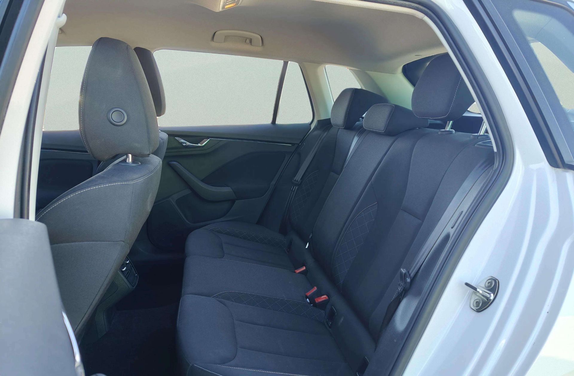 Škoda Kamiq 1.0 TSI Ambition DSG - foto 10