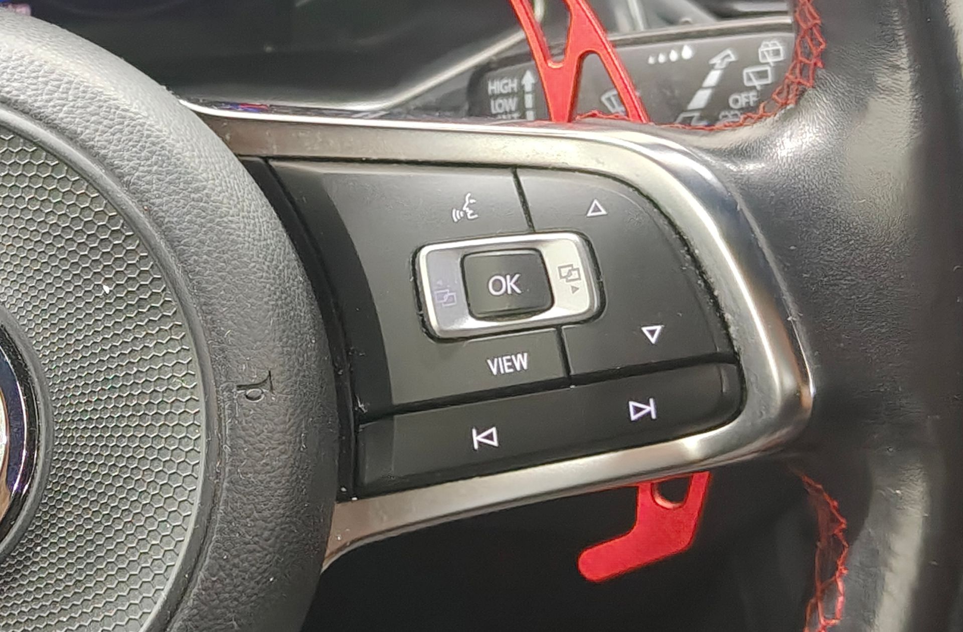 Volkswagen T-Roc Sport 1.5 TSI DSG - foto 33