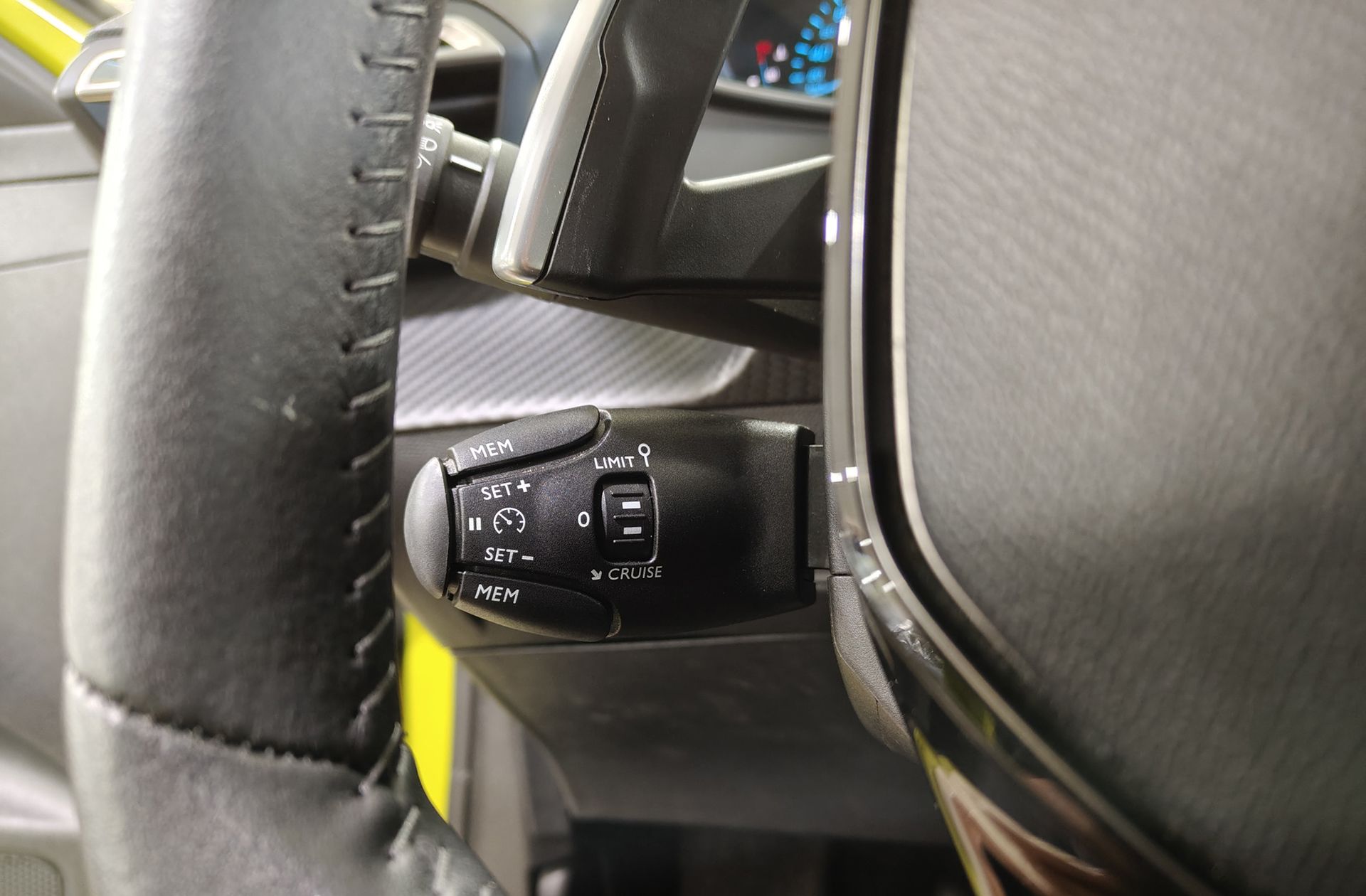 Peugeot 208 Style Hybrid 110 eDCS6 - foto 26