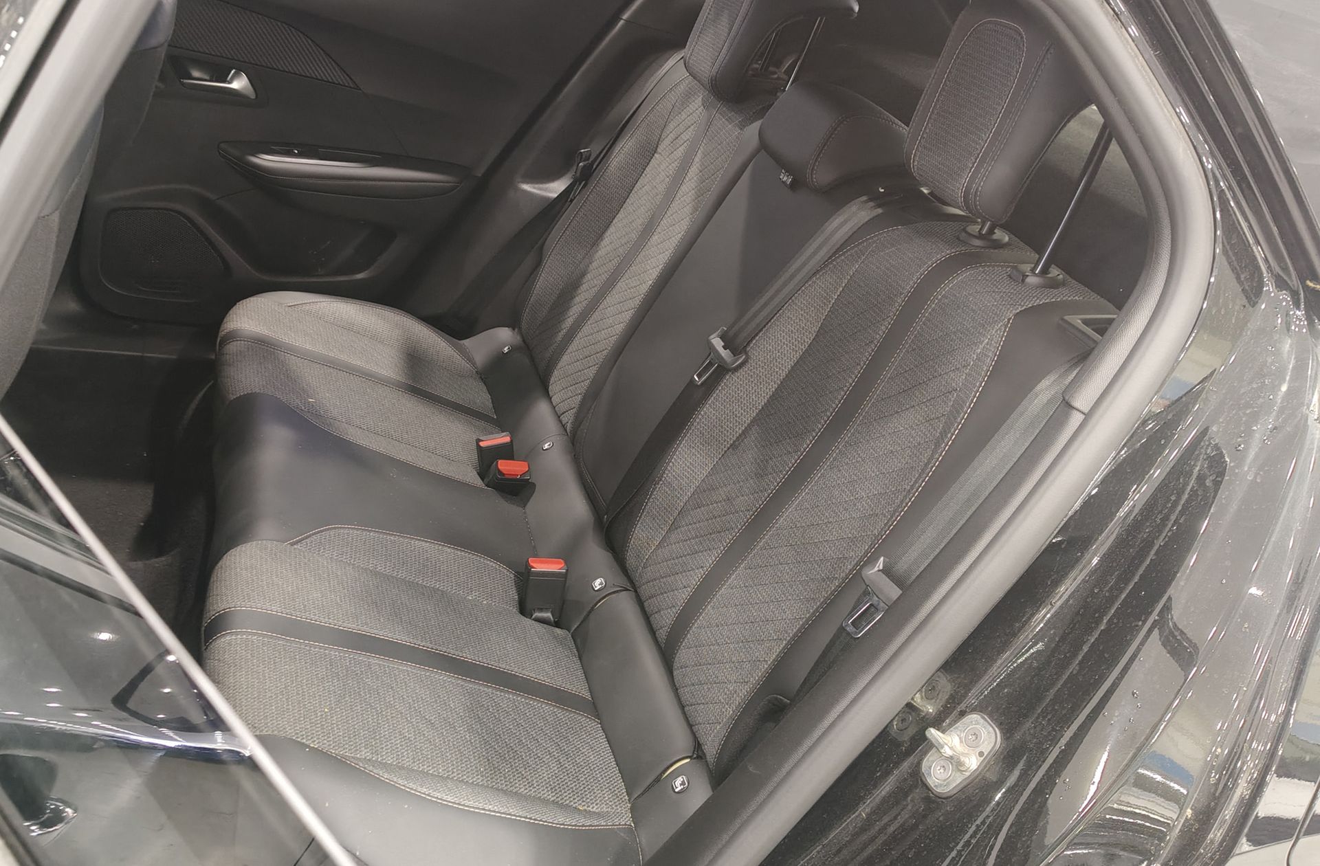 Peugeot 2008 Allure Hybrid eDCS6 - foto 13