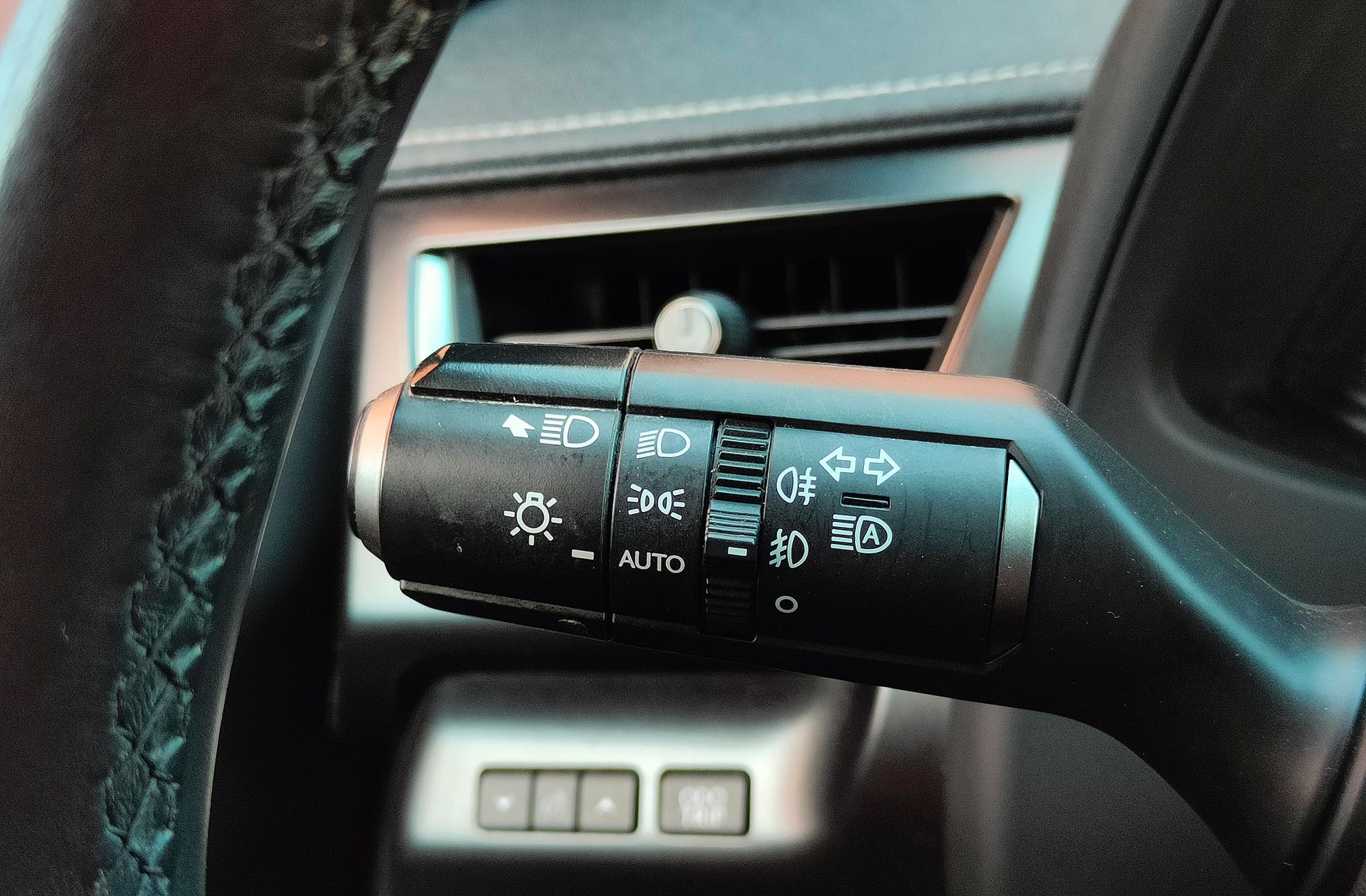 Lexus UX 250h Premium - foto 26