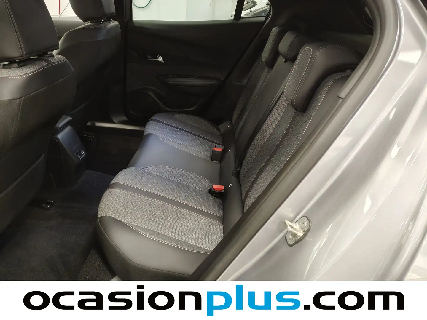 Foto Peugeot 2008 Peugeot 2008 Allure Hybrid eDCS6 (145 CV)