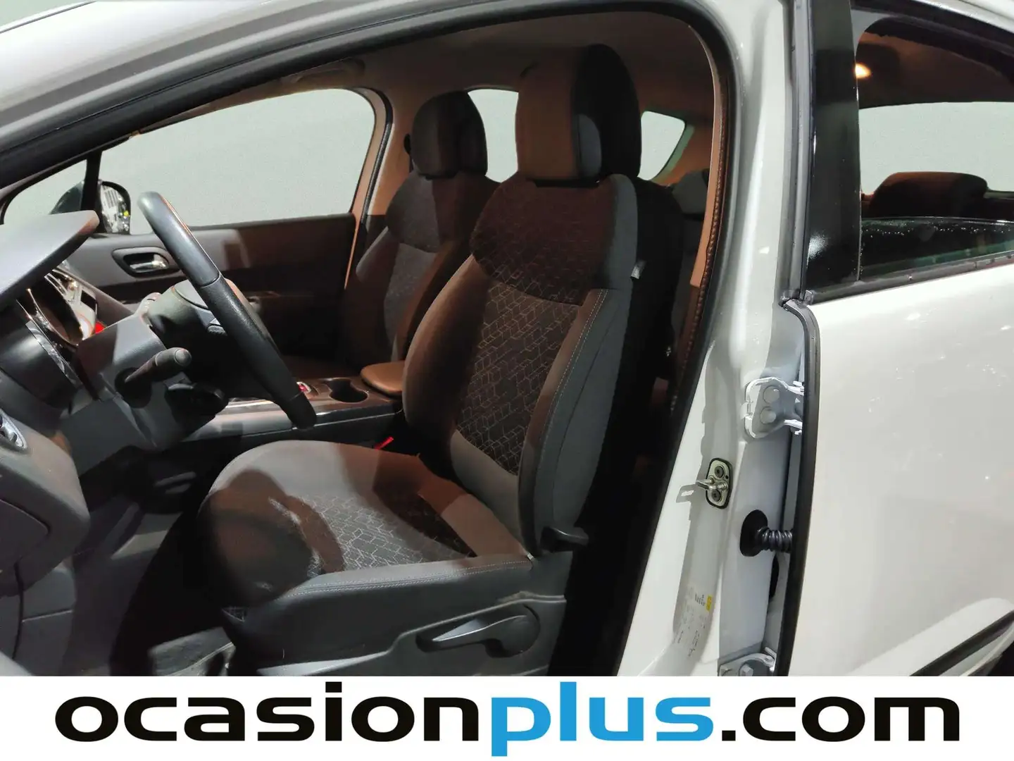 Foto Peugeot 3008 Peugeot 3008 1.6 BlueHDI FAP Style (120 CV)