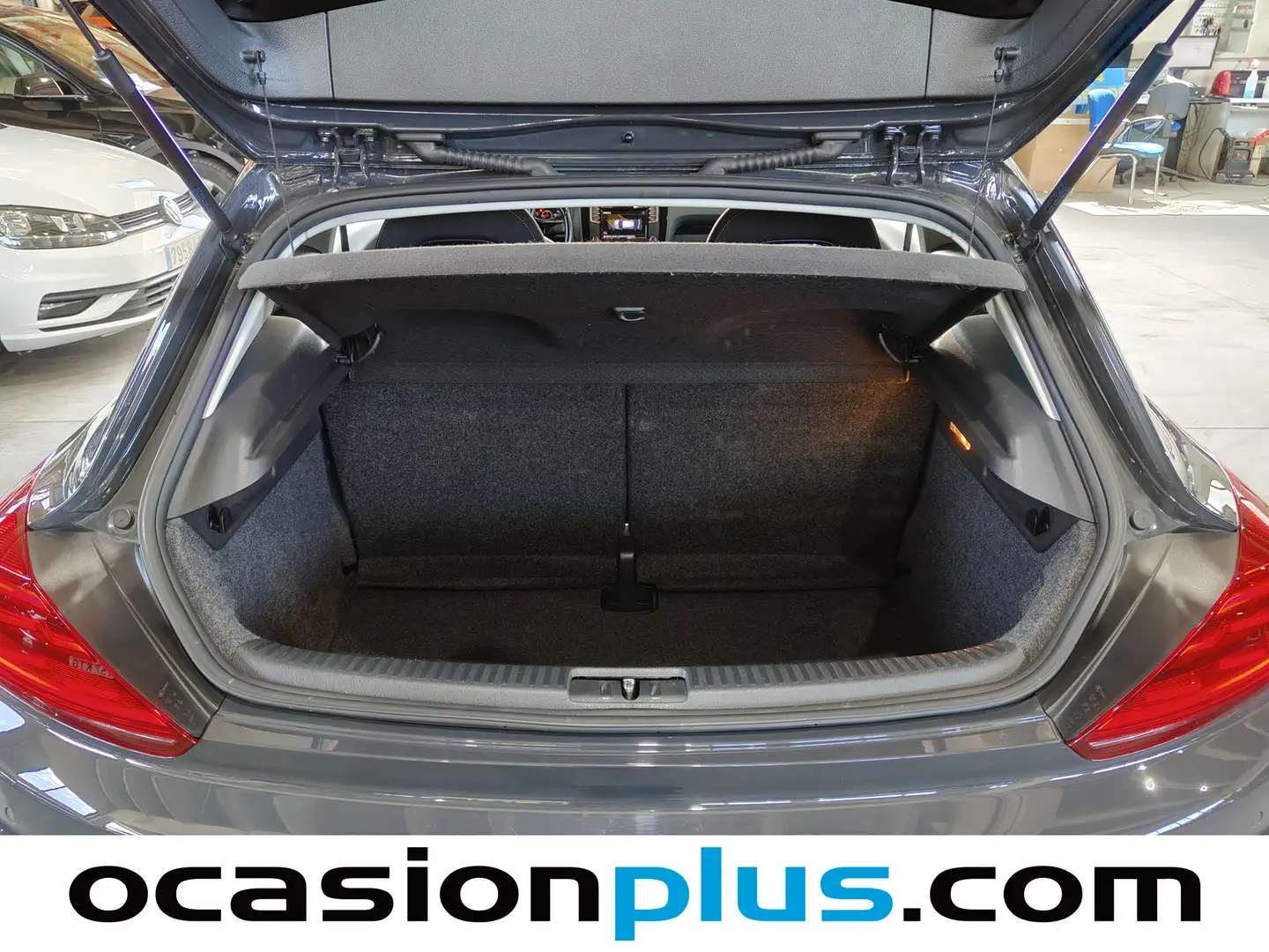 Foto Volkswagen Scirocco Volkswagen Scirocco Typhoon by R-Line 2.0 TSI BMT (180 CV)