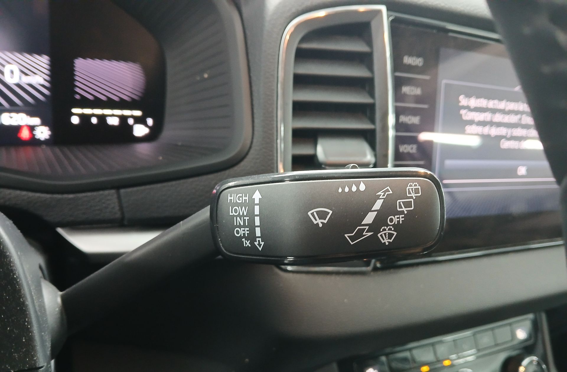 Škoda Karoq 2.0 TDI Selection - foto 26