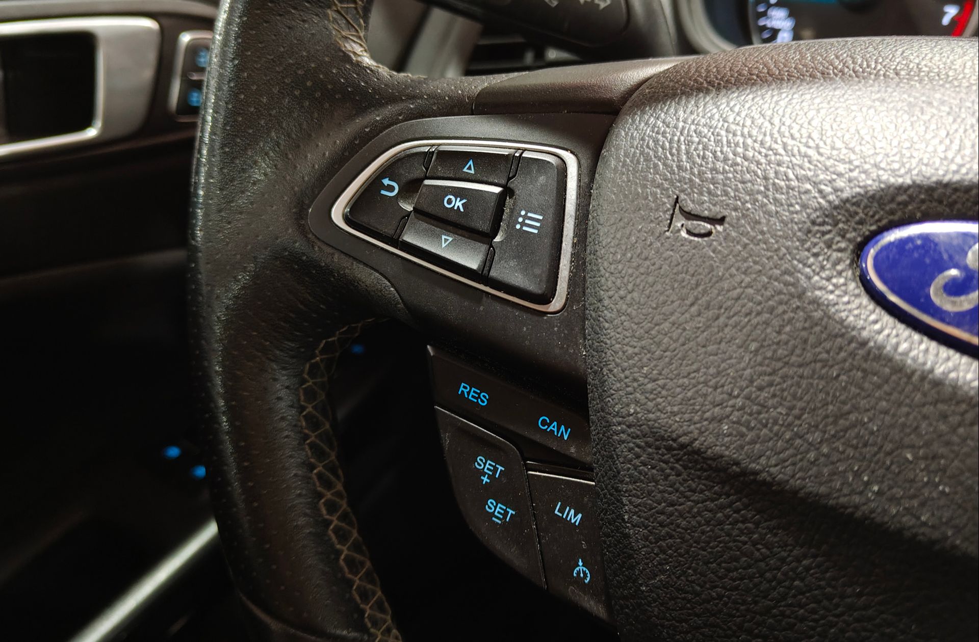 Ford EcoSport 1.0 EcoBoost ST Line Black Edition - foto 28